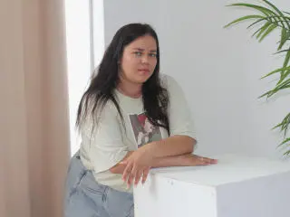 LoraKrei  live sex cam