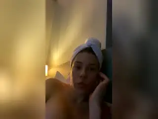 LaurinhaHot69  live sex cam