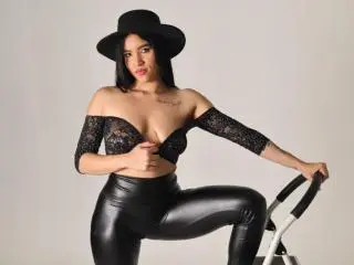 DaniellaPicc  live sex cam
