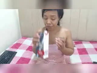 YellowBonePutty  live sex cam