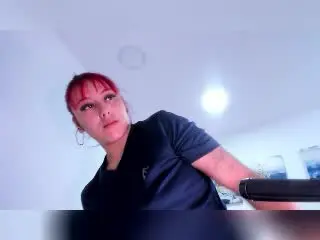 MaddyMills  live sex cam