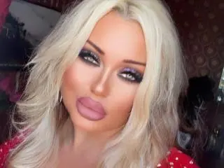 RoxyRoyale  live sex cam