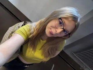 MadyN  live sex cam