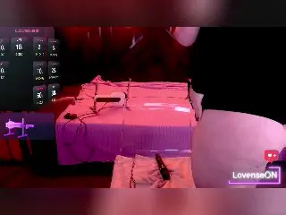 AliceOfWonderss  live sex cam