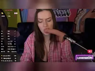 AliceOfWonderss  live sex cam