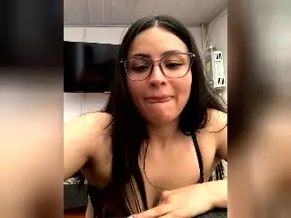 SaraWestt  live sex cam