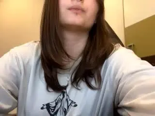 OuidaHansrote  live sex cam