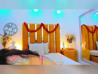 MarilynHills  live sex cam