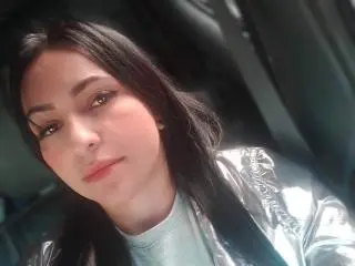 LuluFrancaise  live sex cam