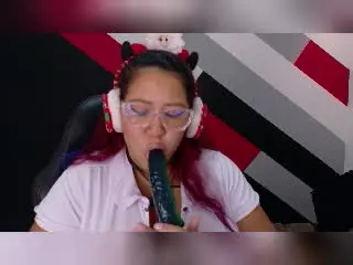 IamAhYours  live sex cam