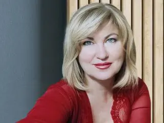 LeonieCarry  live sex cam