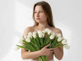 Tinelia  live sex cam