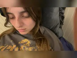 KarieMestler  live sex cam