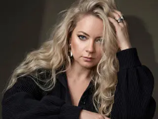 CharlotteKerti  live sex cam