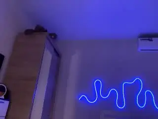 DeeannMilloy  live sex cam