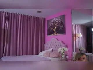 LaraBrynn  live sex cam