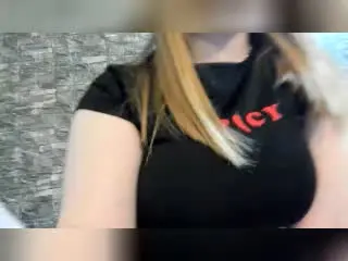 FoxyLyahot  live sex cam