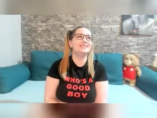 FoxyLyahot  live sex cam