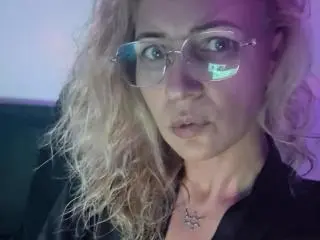 AniaBrwon  live sex cam