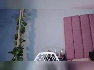SaraJoyce  live sex cam
