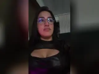 AlanaHarris  live sex cam