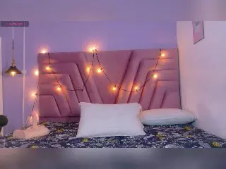 JuicyTitss  live sex cam