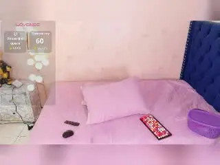 JuicyTitss  live sex cam