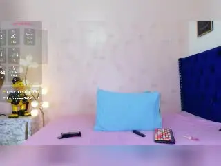 JuicyTitss  live sex cam