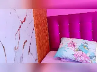JuicyTitss  live sex cam