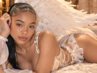 JuicyTitss  live sex cam