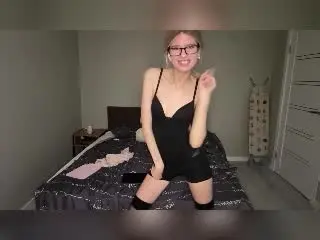 SuzieBrion  live sex cam