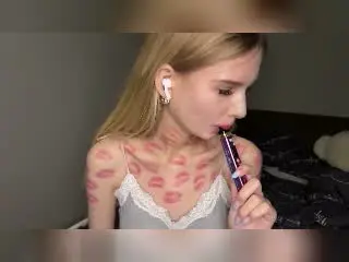 SuzieBrion  live sex cam