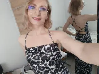 CinamonMoon  live sex cam