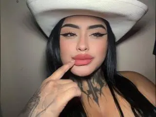 LairaHearvy  live sex cam