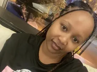 SweeOneTee  live sex cam