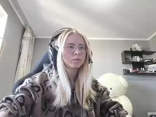 DebbiReimnitz  live sex cam