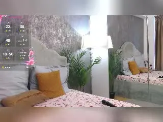 LisaCroftt  live sex cam